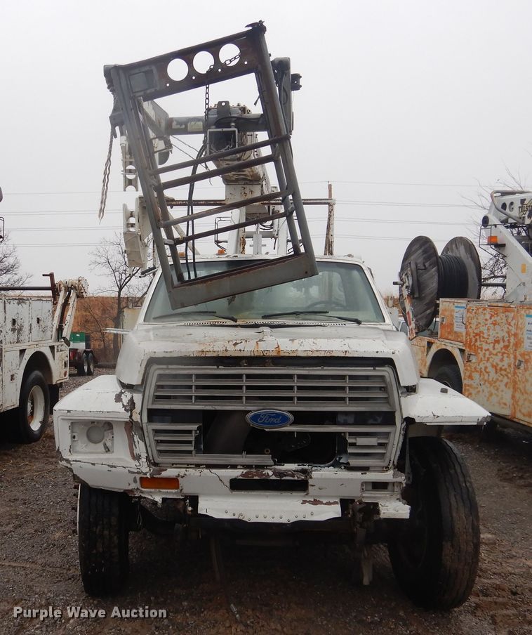 image for item DJ4864 1985 Ford F800  bucket truck