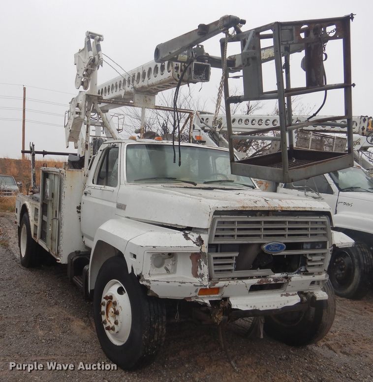 image for item DJ4864 1985 Ford F800  bucket truck