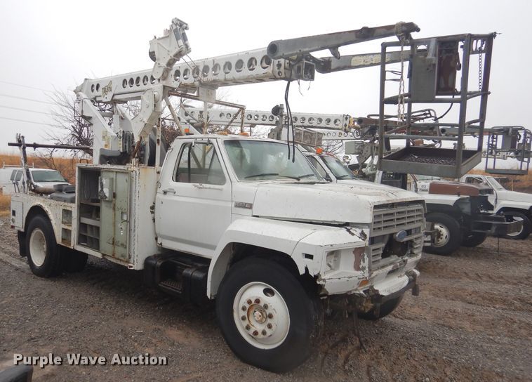 image for item DJ4864 1985 Ford F800  bucket truck