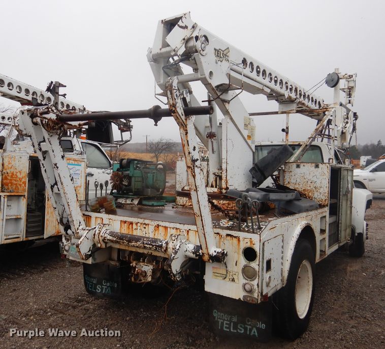 image for item DJ4864 1985 Ford F800  bucket truck