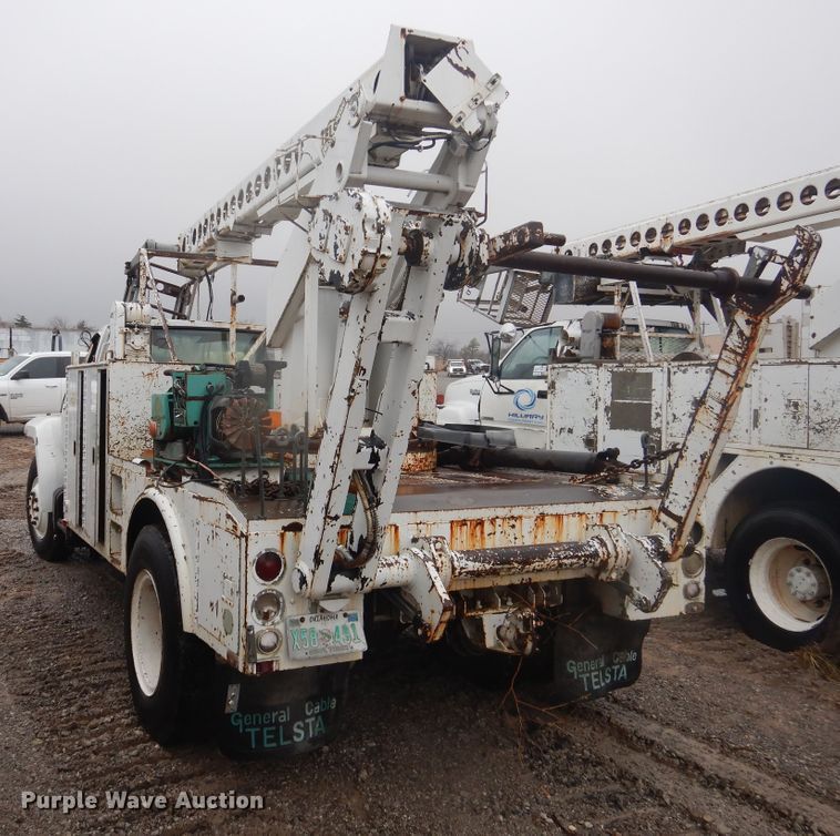 image for item DJ4864 1985 Ford F800  bucket truck