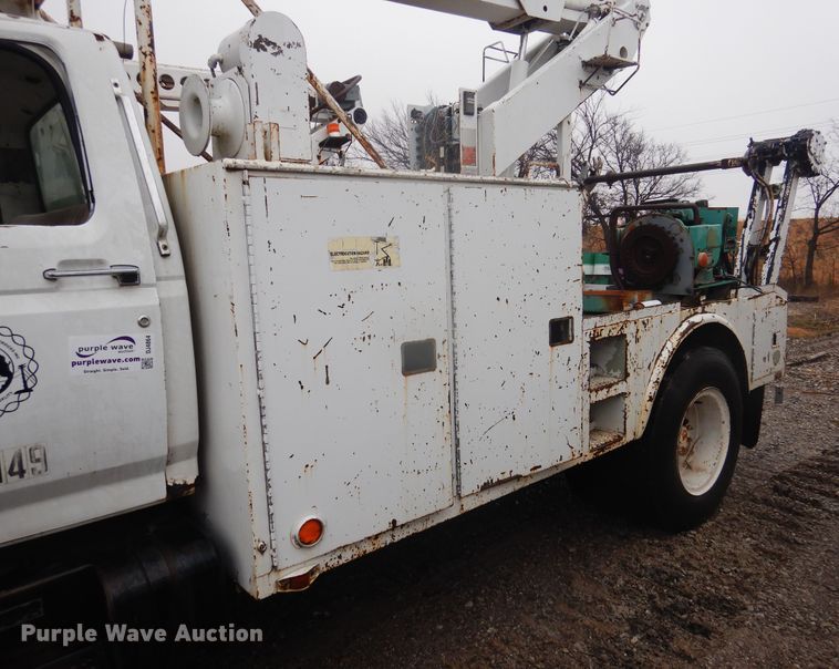 image for item DJ4864 1985 Ford F800  bucket truck