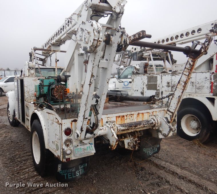 image for item DJ4864 1985 Ford F800  bucket truck