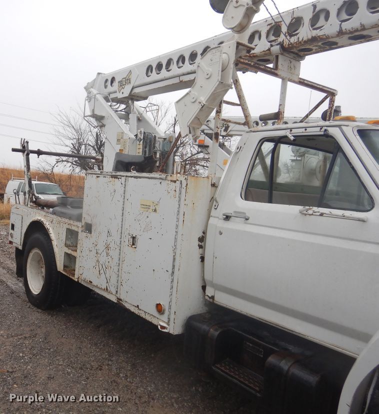 image for item DJ4864 1985 Ford F800  bucket truck