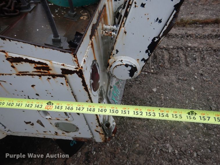 image for item DJ4864 1985 Ford F800  bucket truck