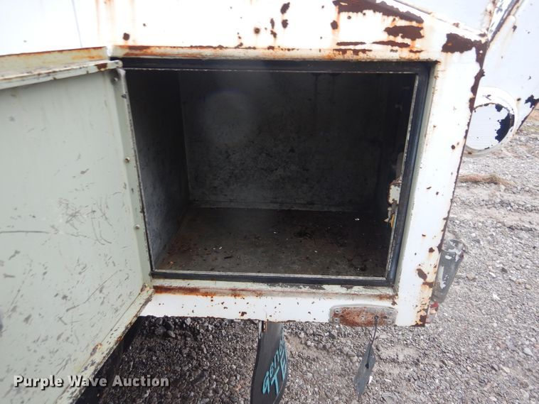 image for item DJ4864 1985 Ford F800  bucket truck