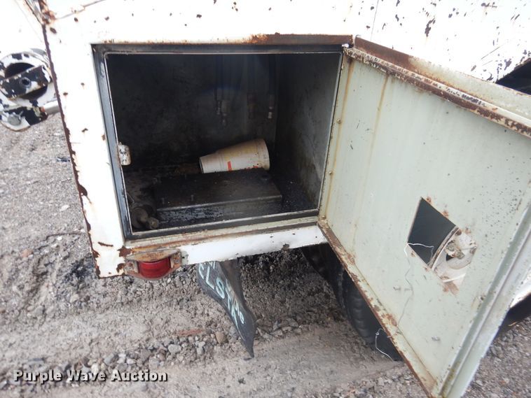 image for item DJ4864 1985 Ford F800  bucket truck