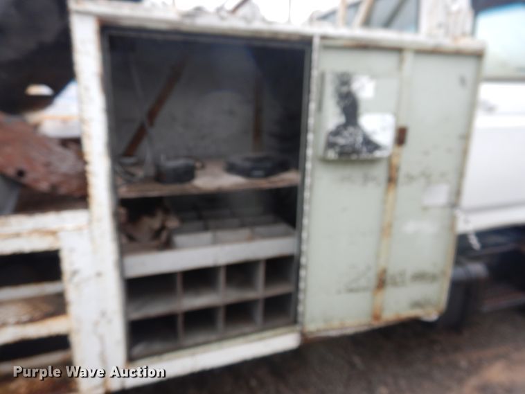 image for item DJ4864 1985 Ford F800  bucket truck