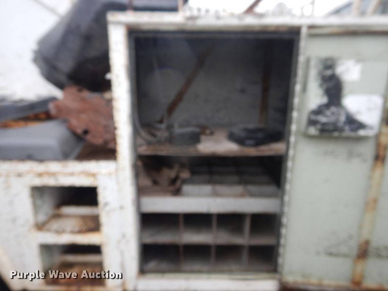 image for item DJ4864 1985 Ford F800  bucket truck