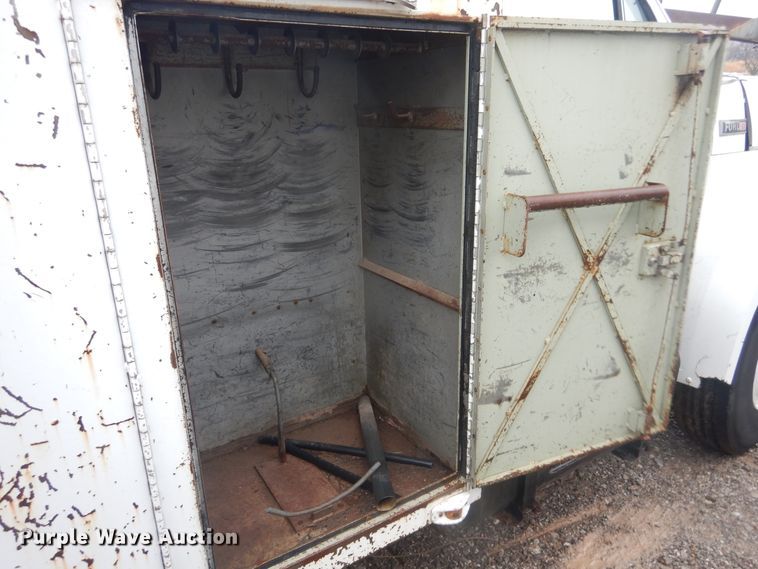 image for item DJ4864 1985 Ford F800  bucket truck