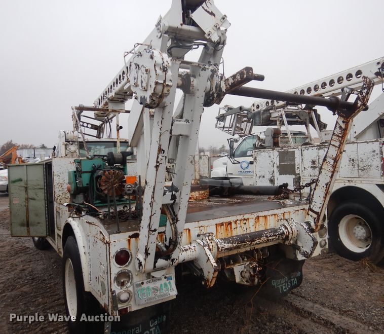 image for item DJ4864 1985 Ford F800  bucket truck