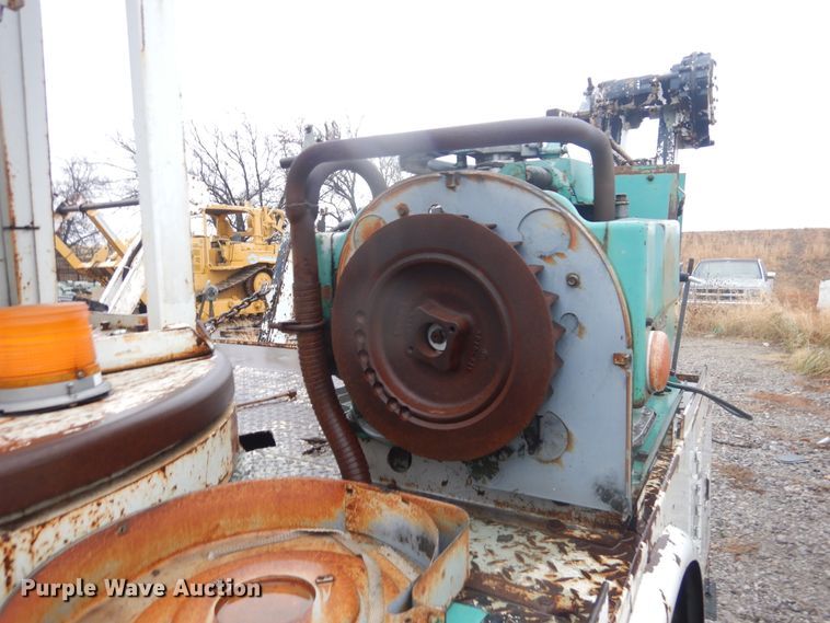 image for item DJ4864 1985 Ford F800  bucket truck