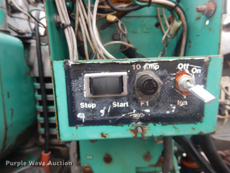 image for item DJ4864 1985 Ford F800  bucket truck