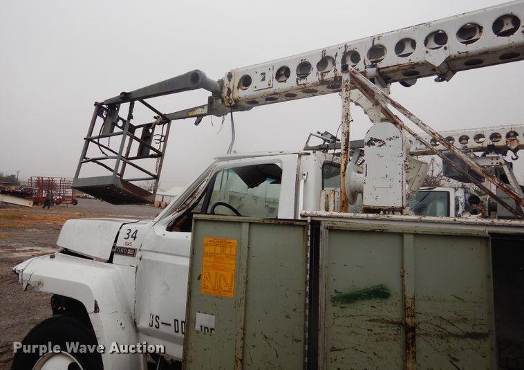 image for item DJ4864 1985 Ford F800  bucket truck
