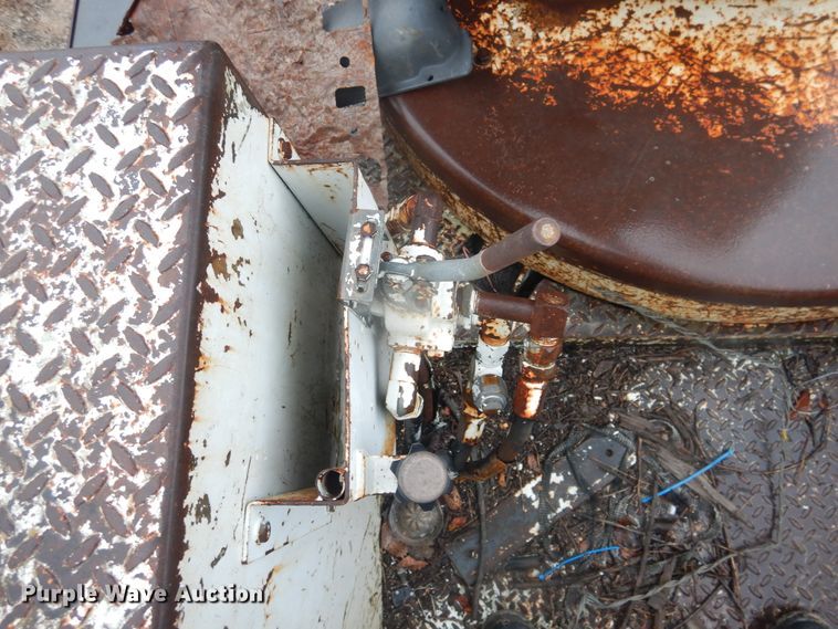 image for item DJ4864 1985 Ford F800  bucket truck