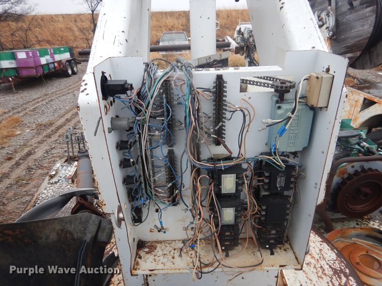 image for item DJ4864 1985 Ford F800  bucket truck