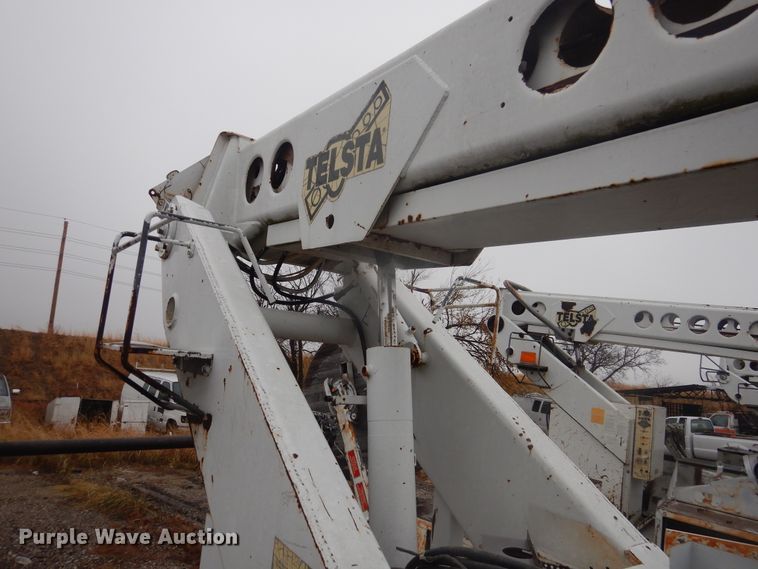 image for item DJ4864 1985 Ford F800  bucket truck