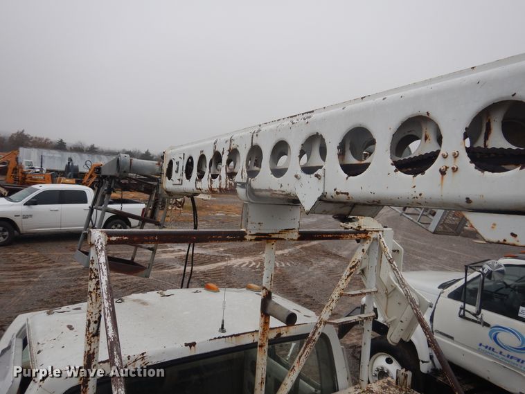 image for item DJ4864 1985 Ford F800  bucket truck