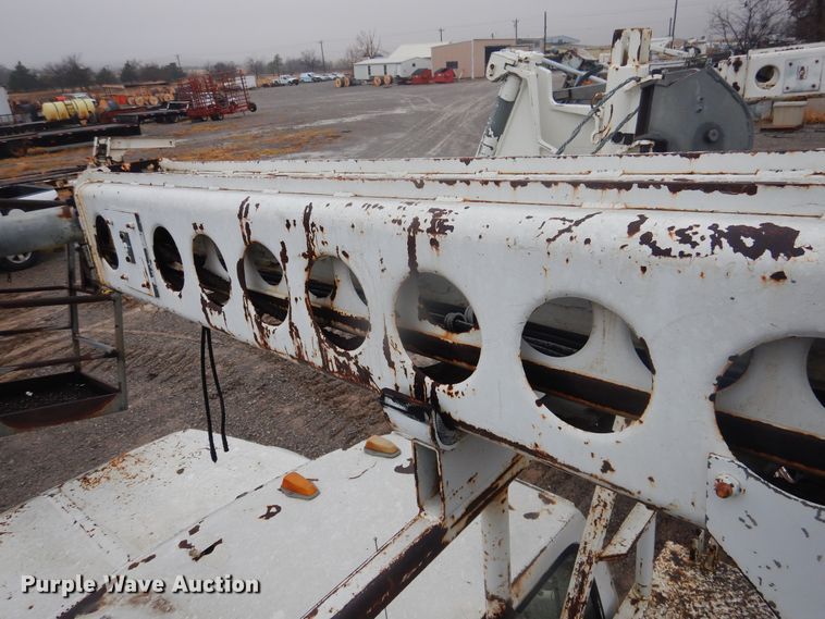 image for item DJ4864 1985 Ford F800  bucket truck