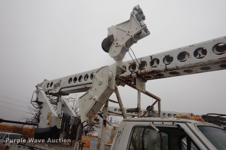 image for item DJ4864 1985 Ford F800  bucket truck