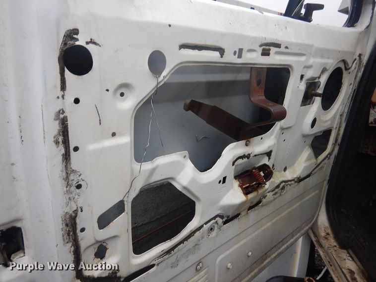 image for item DJ4864 1985 Ford F800  bucket truck