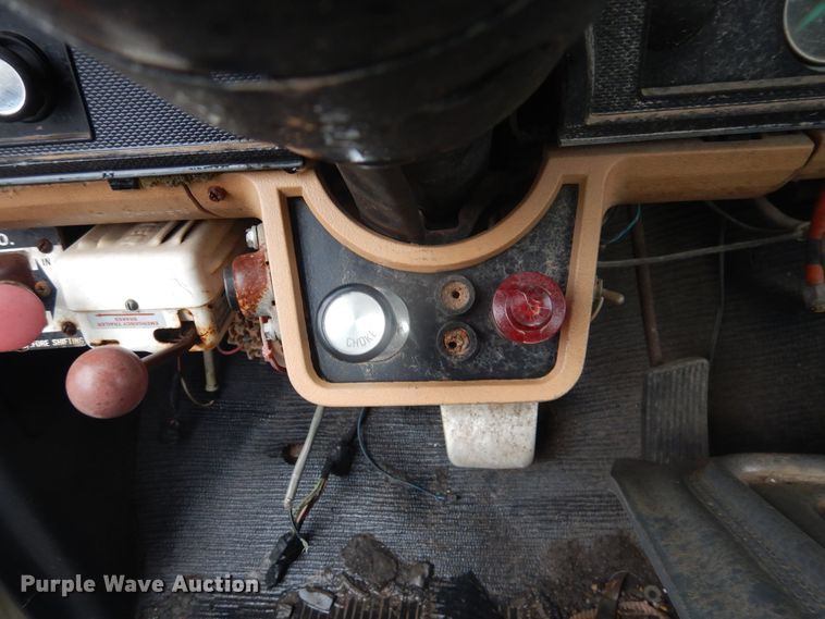 image for item DJ4864 1985 Ford F800  bucket truck