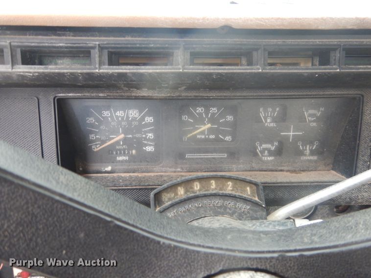 image for item DJ4864 1985 Ford F800  bucket truck