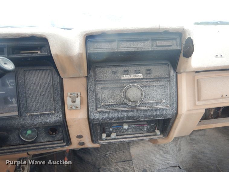 image for item DJ4864 1985 Ford F800  bucket truck