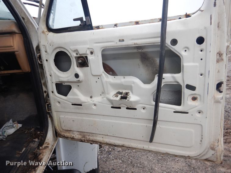 image for item DJ4864 1985 Ford F800  bucket truck