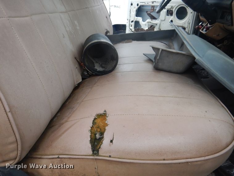 image for item DJ4864 1985 Ford F800  bucket truck