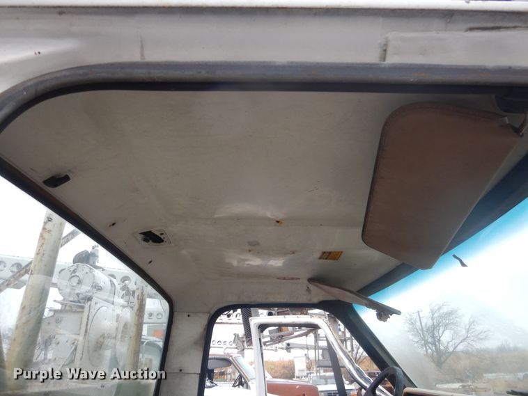 image for item DJ4864 1985 Ford F800  bucket truck