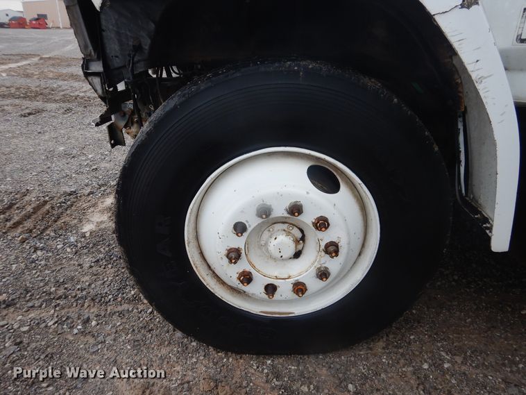 image for item DJ4864 1985 Ford F800  bucket truck