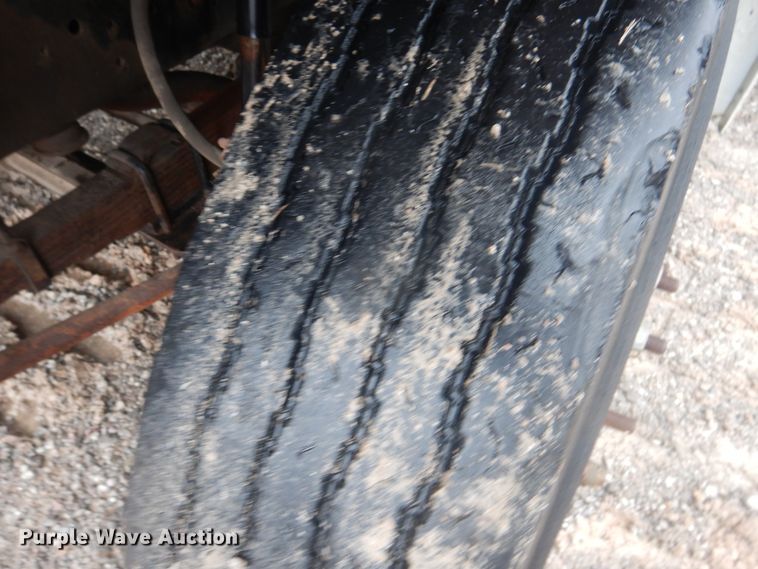 image for item DJ4864 1985 Ford F800  bucket truck