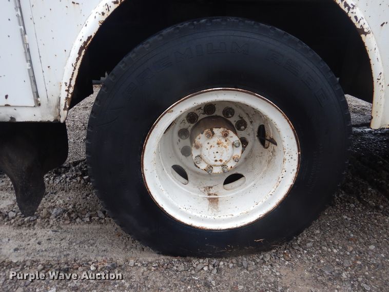 image for item DJ4864 1985 Ford F800  bucket truck