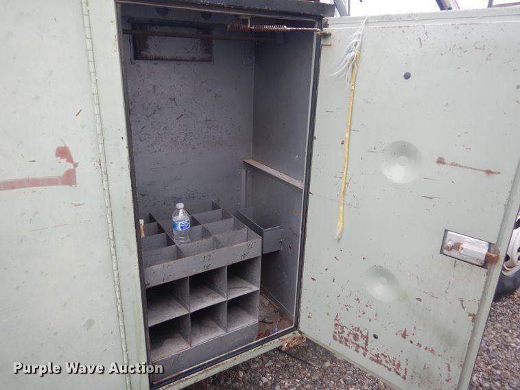 image for item DJ4865 1990 Ford F800  bucket truck