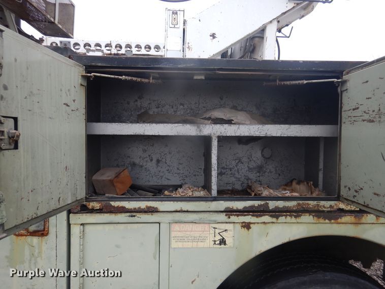 image for item DJ4865 1990 Ford F800  bucket truck