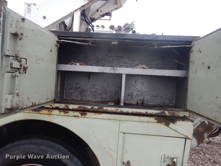 image for item DJ4865 1990 Ford F800  bucket truck