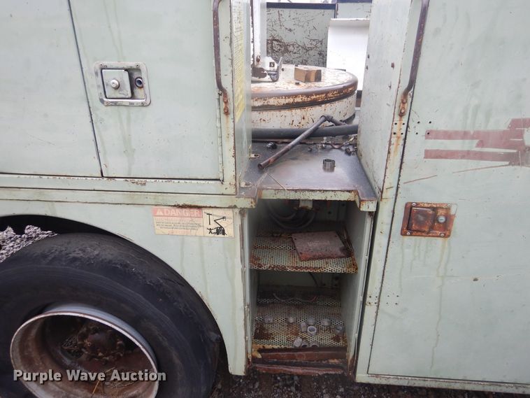 image for item DJ4865 1990 Ford F800  bucket truck