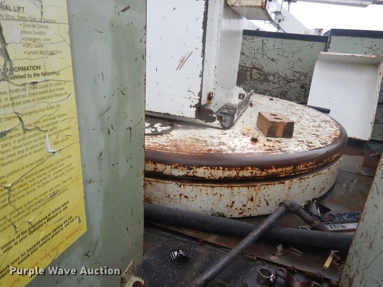 image for item DJ4865 1990 Ford F800  bucket truck