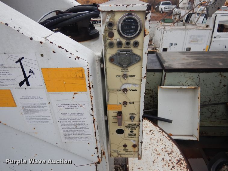 image for item DJ4865 1990 Ford F800  bucket truck