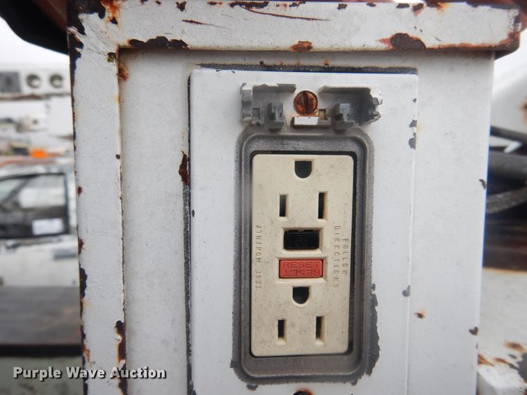 image for item DJ4865 1990 Ford F800  bucket truck