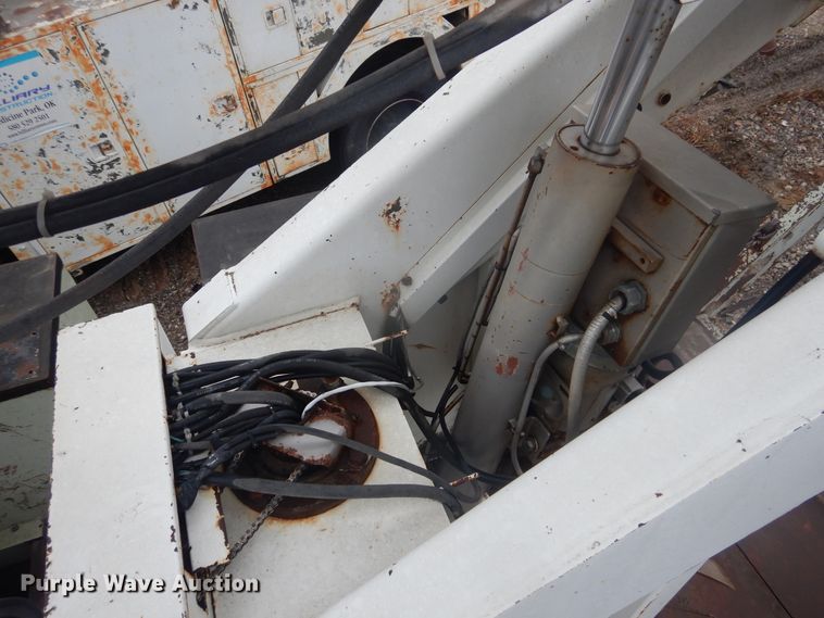 image for item DJ4865 1990 Ford F800  bucket truck