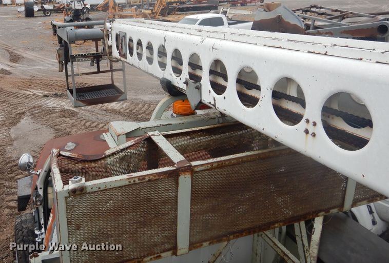 image for item DJ4865 1990 Ford F800  bucket truck