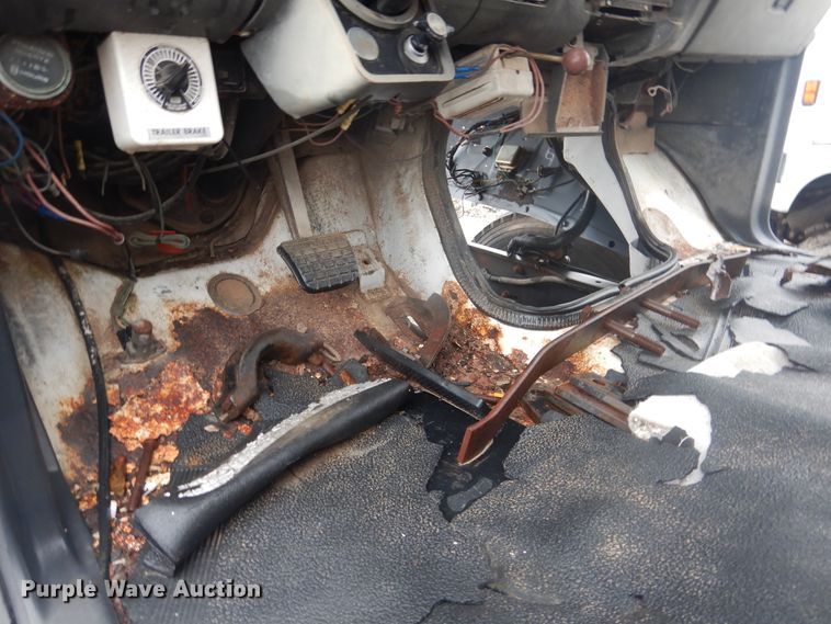 image for item DJ4865 1990 Ford F800  bucket truck