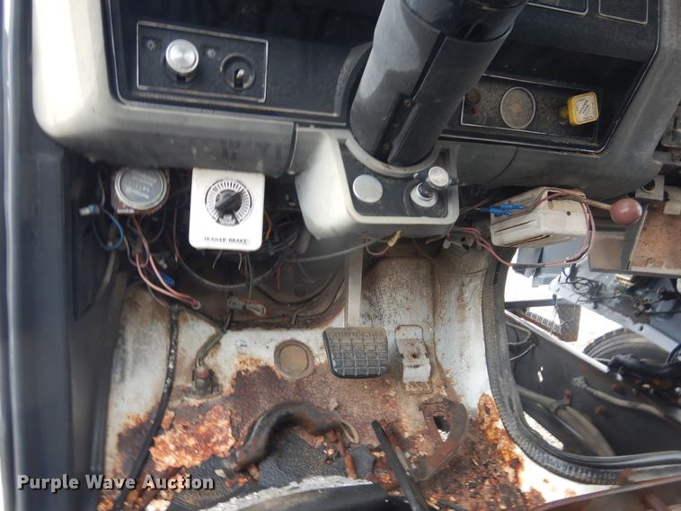 image for item DJ4865 1990 Ford F800  bucket truck