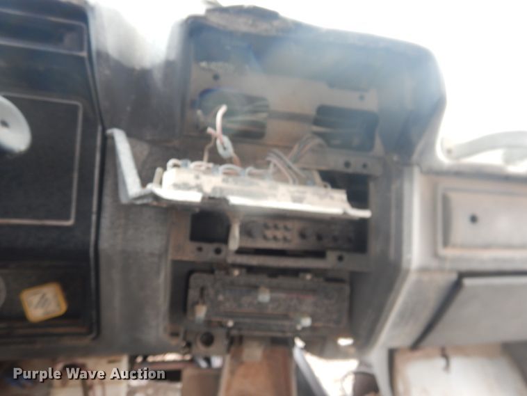 image for item DJ4865 1990 Ford F800  bucket truck