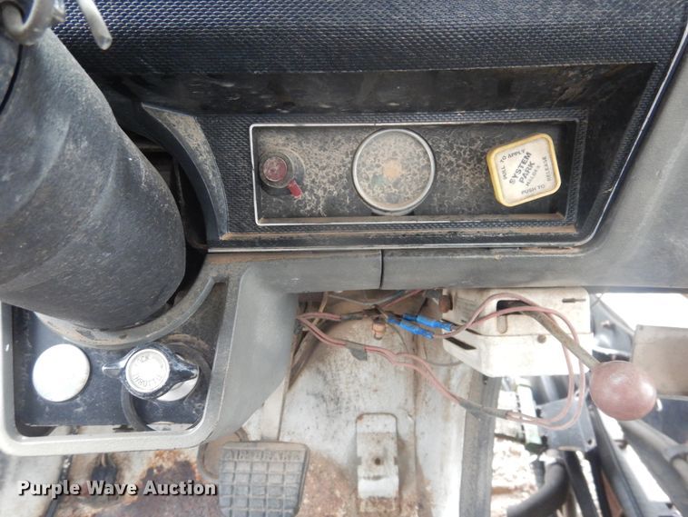 image for item DJ4865 1990 Ford F800  bucket truck