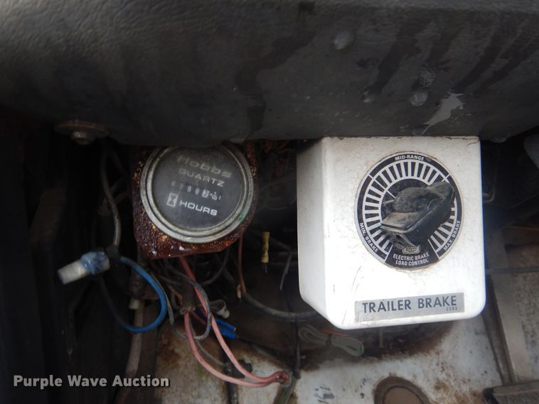 image for item DJ4865 1990 Ford F800  bucket truck