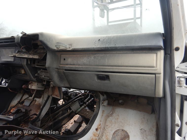 image for item DJ4865 1990 Ford F800  bucket truck