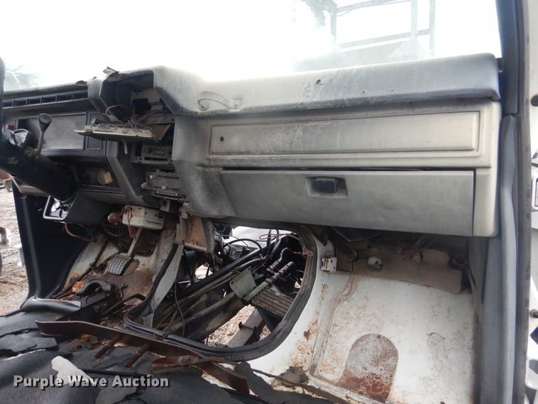 image for item DJ4865 1990 Ford F800  bucket truck